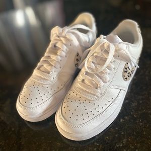 Nike court low vision size 6